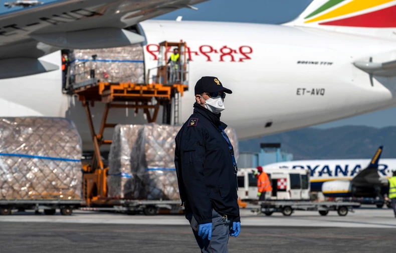 Paketi pomoći iz Kine za Italiju u Pizi