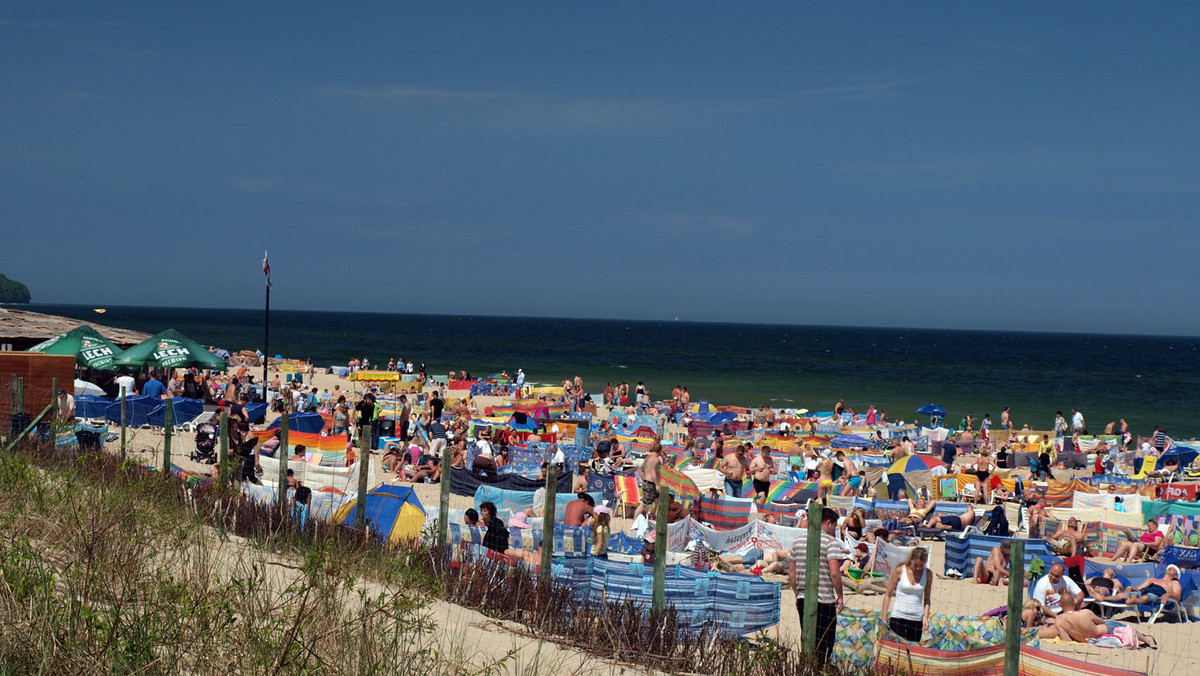 Tłumy na plaży we Władysławowie