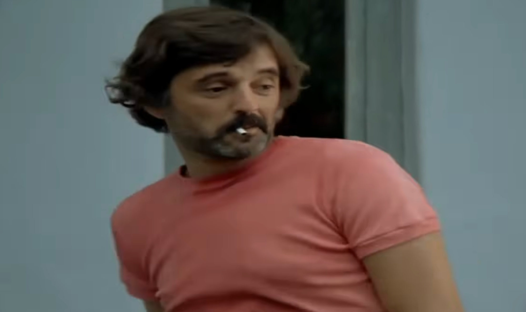 Slovenský herec Peter Staník vo filme Pásla kone na betóne. 