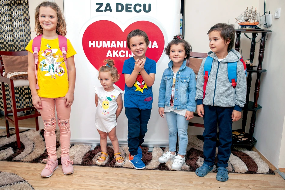 Ljubica (8), Andraš (7), Nikola (5), Anastasija (4) i Violeta (2) dobili su i garderobu, pa su  se šepurili kao pravi manekeni