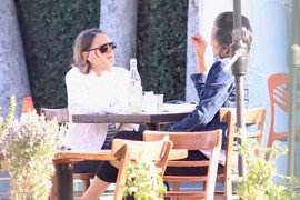 TALENTOM OSVOJILA SRBIJU: Dobila decu dok je bila u VEZI SA ŽENOM, ni rođenim sinovima nije rekla KO IM JE OTAC: Zavodila najpoznatije glumice i glumce, a onda se UDALA ZA FOTOGRAFKINJU