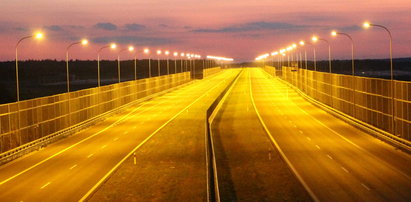 Absurd na A-4. Autostrada donikąd, ale oświetlona!