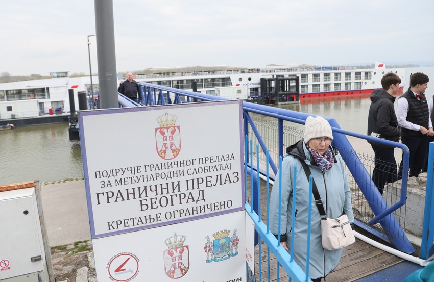 Turisti izlaze sa kruzera