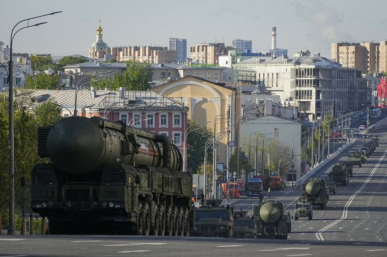 Rosyjski pocisk międzykontynentalny RS-24 Jars prezentowany podczas parady z okazji Dnia Zwycięstwa. 