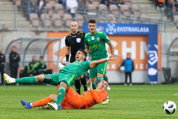 Ekstraklasa: Piłkarze Śląska pomogli Zagłębiu wygrać mecz. Dwa błędy Słowika, jeden samobój Robaka