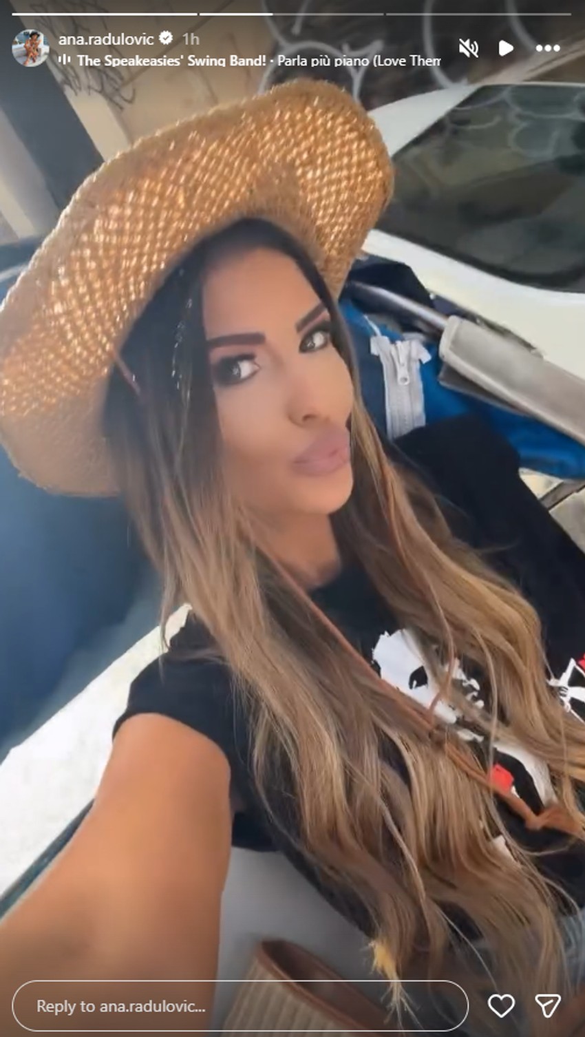 Ana Radulović napustila Srbiju i oglasila se sa Sicilije: Obukla Kum majicu