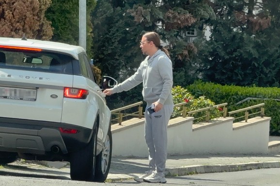JEDAN POSTAO GLUMAC, DRUGI OTIŠAO SA BALKANA Ovim pevačima su predviđali blistave karijere, a oni se u jeku slave povukli iz javnosti (FOTO)