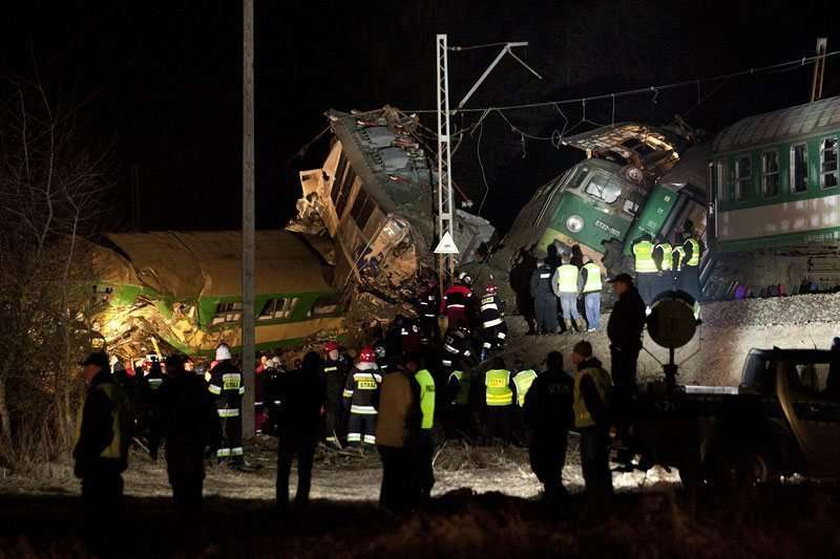 Gdzie po informacje o ofiarach zderzenia pociągów?