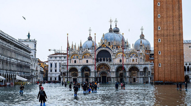 Velencében elöntötte az árvíz a Szent Márk teret, több épületben is komolya kár /Fotó: Profimedia-reddot