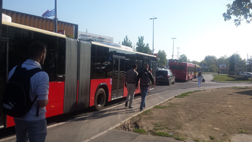 Sa jedne na drugu stranu Save samo peške