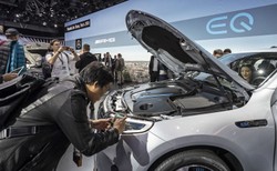 Mercedes NOWĄ inwestycją doładuje Polskę. "Będzie to pierwsza fabryka tej skali"