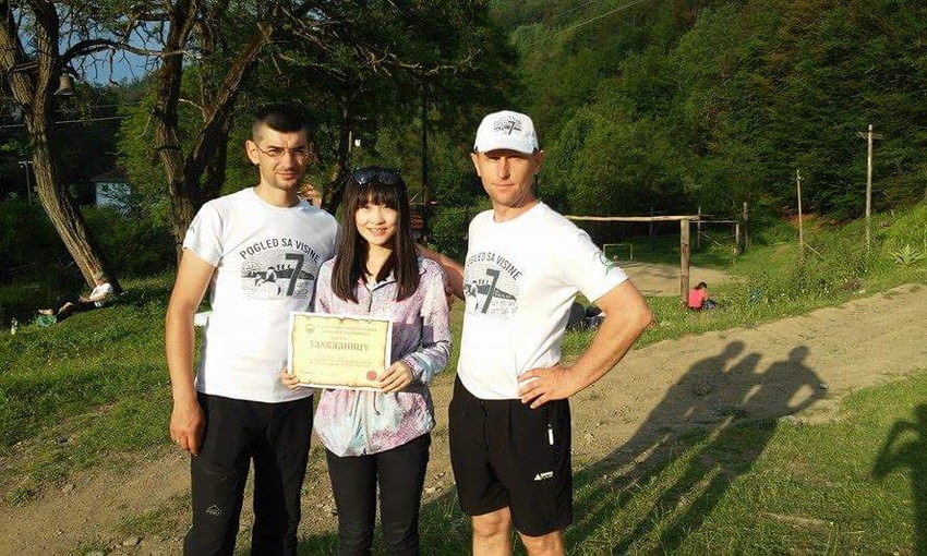 Direktor Turističke organizacije Babušnice Milan Stamenković, Kineskinja Jena Lau i planinarski vodič Saša Aranđelović