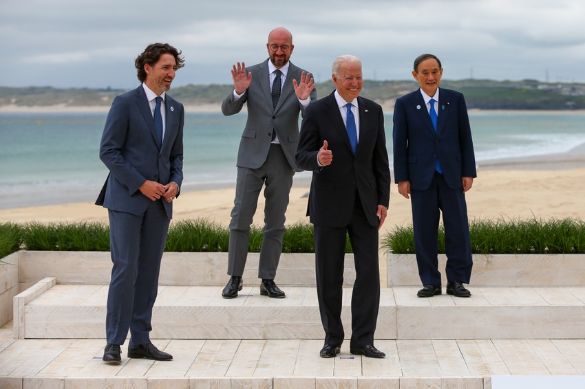 Džo Bajden sa liderima na samitu G7 u Kornvolu