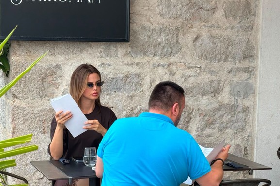PREKRATKA HALJINA I SVILENA ČIPKA Milica Pavlović u izazovnom stajlingu, a jedan detalj posebno bode oči! (PAPARACO)