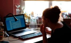 Egzamin ósmoklasisty i matury przełożone. Co z rozdaniem świadectw?