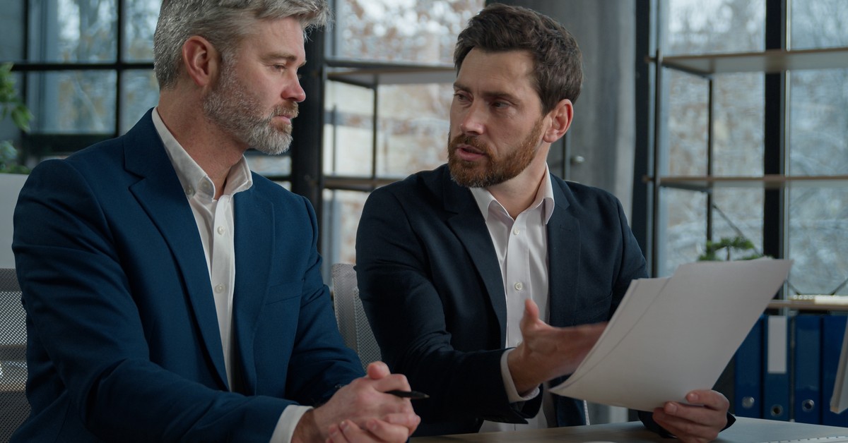 Jakie upoważnienia musi dostać kierownik powiatowego zakładu budżetowego, by podpisać umowę leasingu