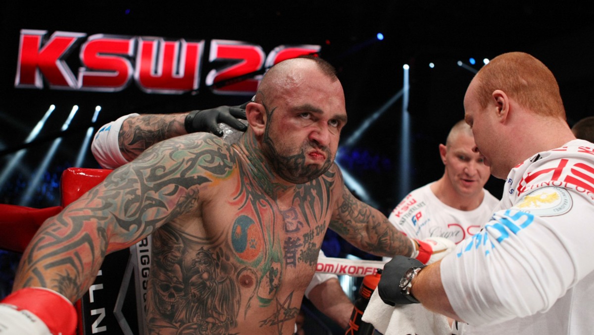 Marcin Różalski podczas gali KSW28 „Fighters’ Den” musiał uznać wyższość swojego rywala. „Różal” stoczył z Peterem Grahamem prawdziwą wojnę w klatce, ale podczas drugiej rundy, nie wytrzymał naporu przeciwnika, doznał kontuzji i został pokonany.