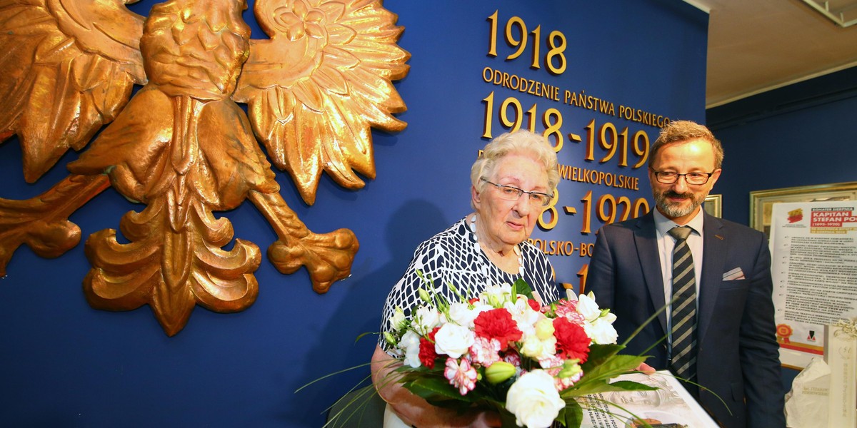 Zofia Jakubowicz, siostrzenica kapitana Pogonowskiego, przekazała pamiątki po  bohaterze Bitwy Warszawskiej 1920 