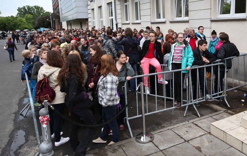 Tłum chętnych do zwiedzenia fabryki Wedla