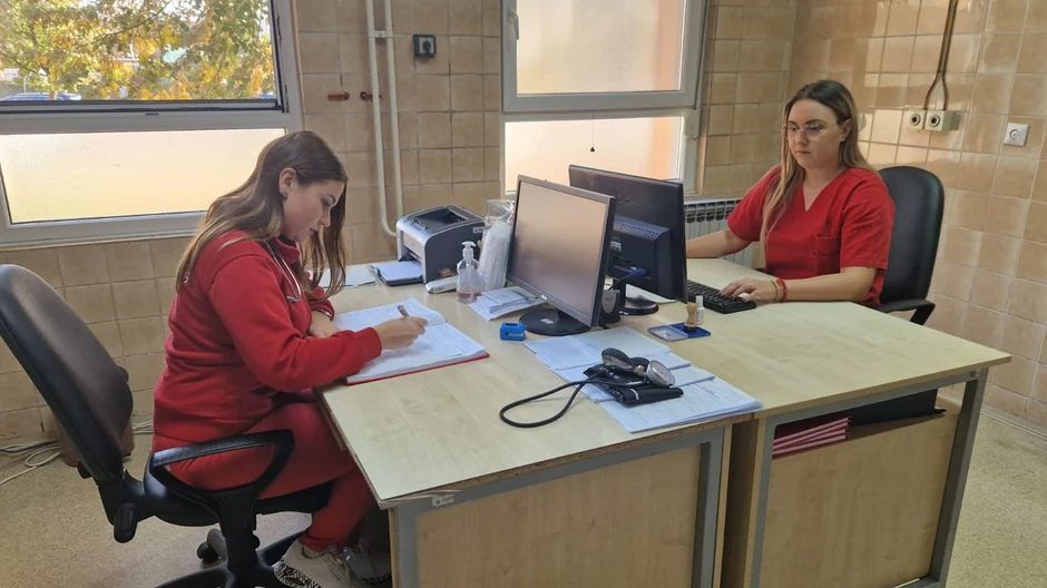 Dr Tamara Mitrović i medicinski tehničar Ivana Rajić