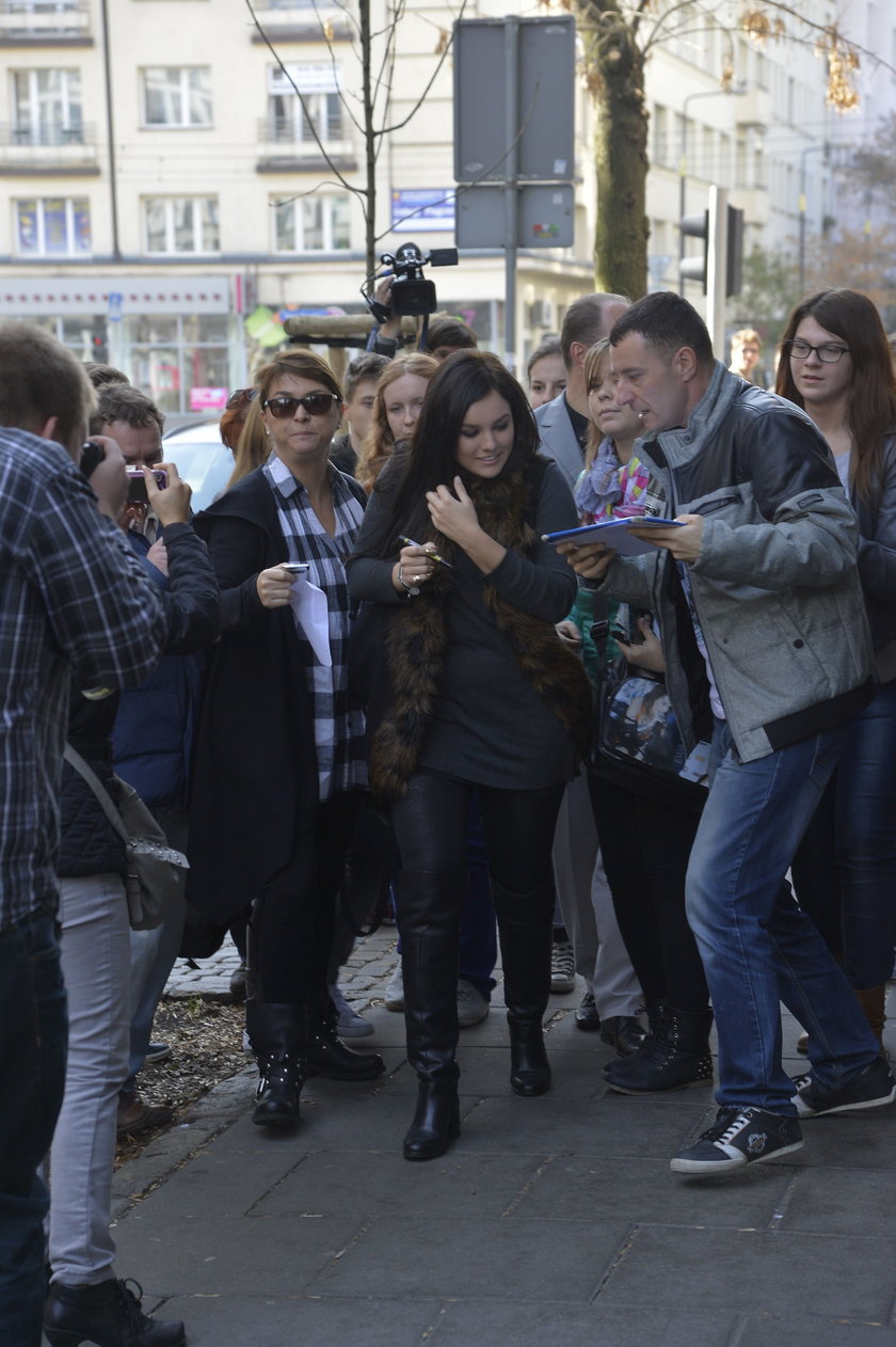 Ewa Farna maskuje swoją sylwetkę luźnymi ubraniami