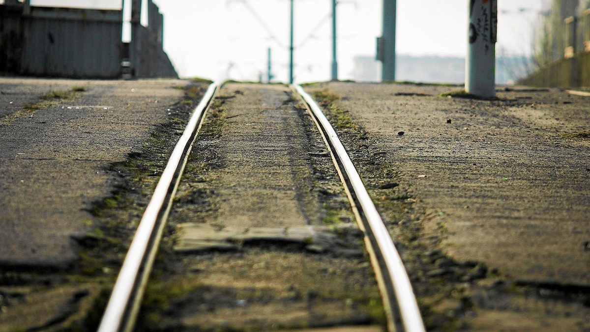 Spore utrudnienia czekają pasażerów w Rudzie Śląskiej. Rusza przebudowa przejazdów tramwajowych oraz torowiska linii nr 1 i 18 wzdłuż  ul. Zabrzańskiej. Od najbliższego poniedziałku szykują się więc zmiany w funkcjonowaniu komunikacji.