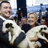 Žordan Bardela i Marin Le Pen tokokm posete Poljoprivrednom sajmu u Parizu 26. februara