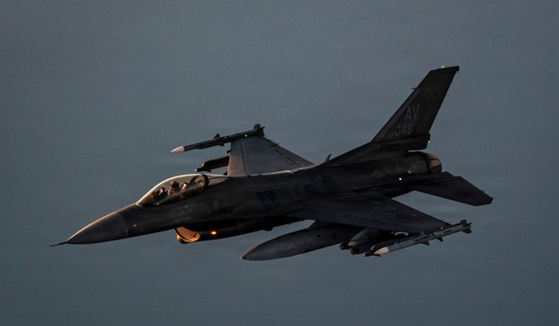Avion F-16E