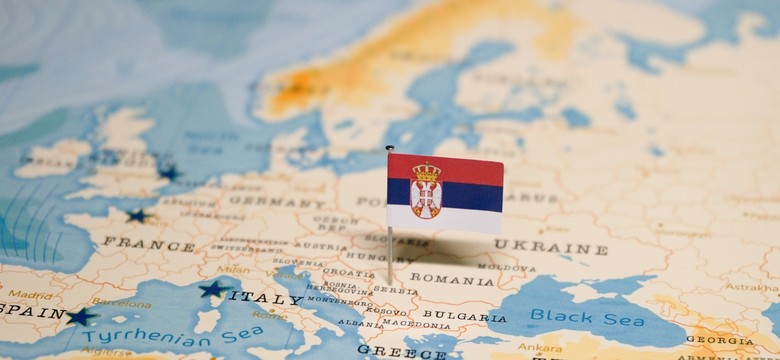 Media: Rosja intensywnie angażuje się w kampanię wyborczą w Serbii