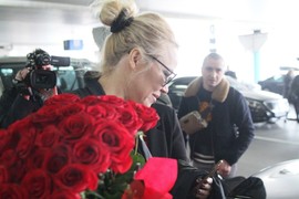 "Bivši me je SILOVAO SA ŠESTORICOM DRUGARA. Želela sam da UMREM nakon tog PAKLA", najjezivija strana života jedne od NAJLEPŠIH žena sveta, godinama bila žrtva nasilja