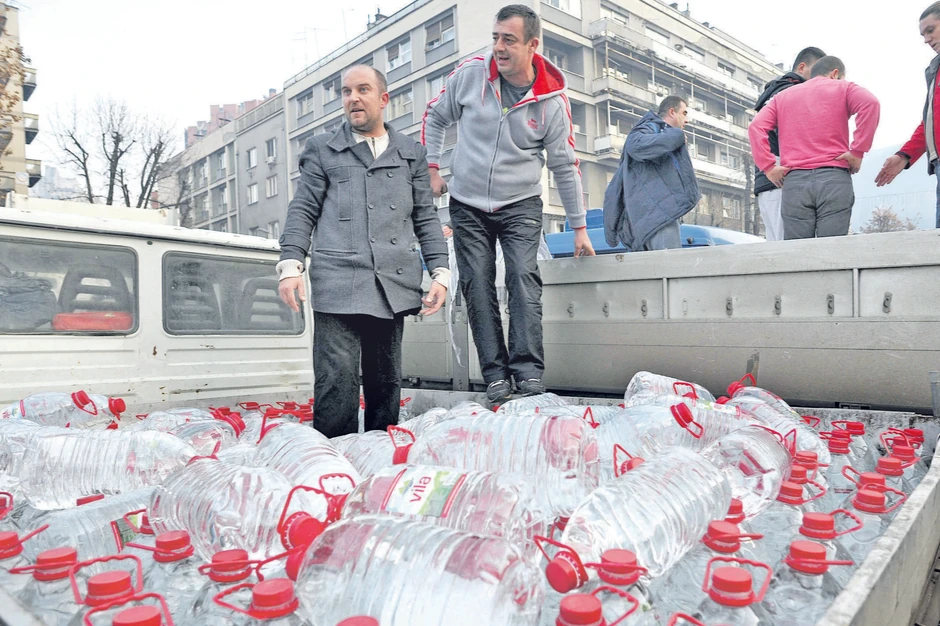 Čekajući vodovod: Više od mesec dana piju isključivo flaširanu vodu