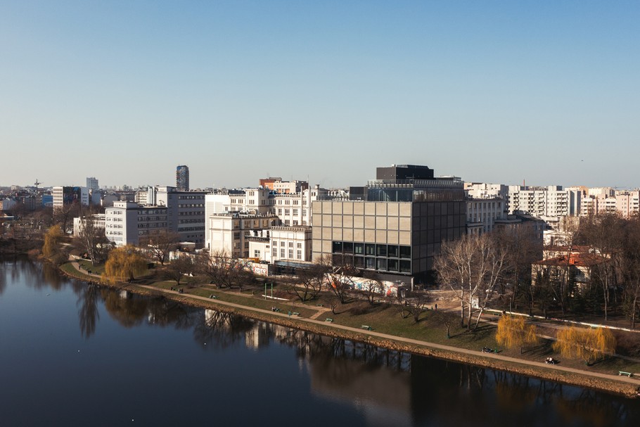 Muzeum Fabryka Czekolady, a jednocześnie największa inwestycja w historii firmy, powstaje w zrewitalizowanym budynku przypominającym gigantyczne kostki czekolady