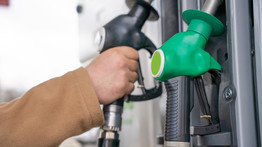 Benzinpánik: a Mol megszüntette a vészhelyzetet, de továbbra is csak az tankoljon, akinek muszáj