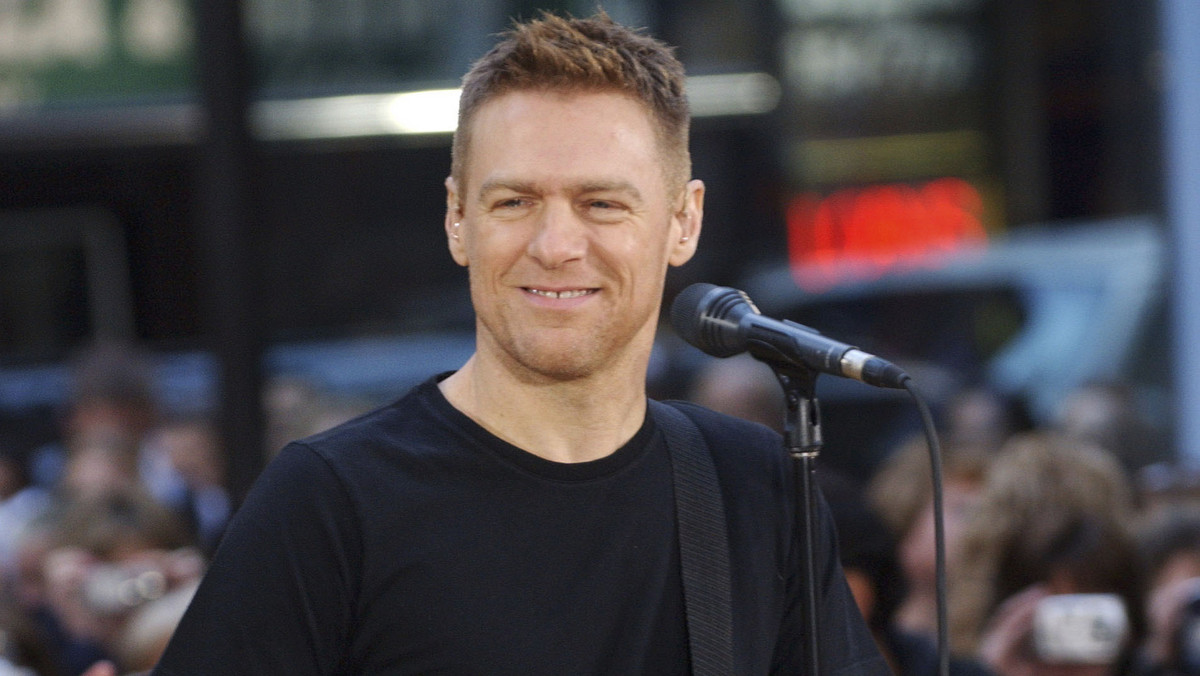 Bryan Adams, kanadyjski artysta, znany przede wszystkim jako muzyk, w świecie rocka jest jedną z postaci odnoszących największe sukcesy. W swojej karierze udało mu się nagrać piosenkę, która należy do najlepiej sprzedających się utworów w historii. Mimo długiego stażu jako autor piosenek nigdy nie spoczął na laurach i bez przerwy się rozwija. Oprócz nagrywania piosenek zajmuje się między innymi aktorstwem i fotografią. W tym roku wydał kolejny w swojej karierze album, "Tracks of My Years". Przedstawiamy rozmowę z Bryanem Adamsem, który 16 grudnia wystąpi w Krakowie!