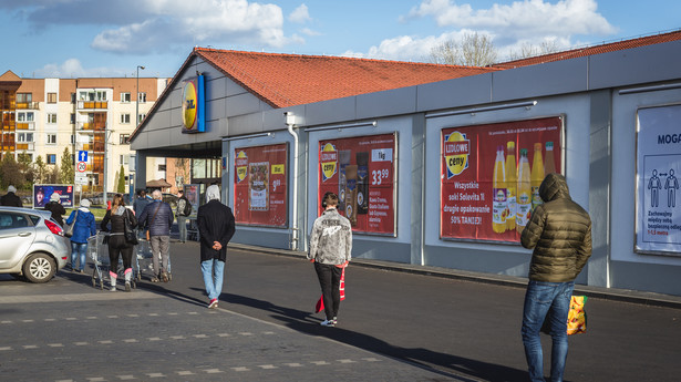 W okresie przedświątecznym będzie to prowadzić do kumulacji klientów przed sklepami - wskazała Juszkiewicz.