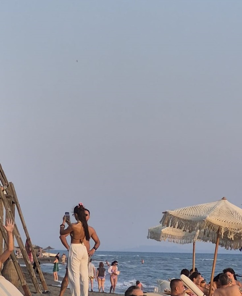 Anđela Đuričić i Gastoz, paparaco