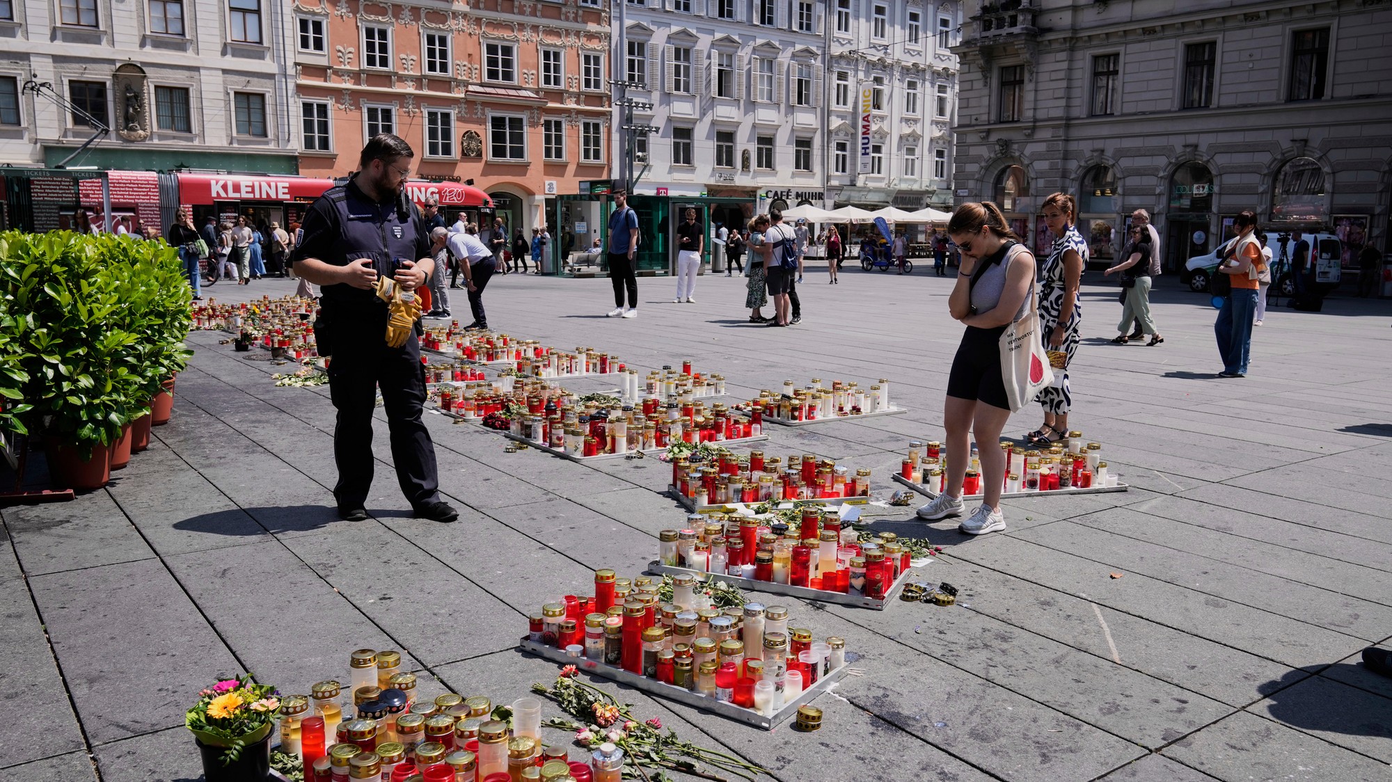 Streľba v meste Graz otriasla celým Rakúskom.