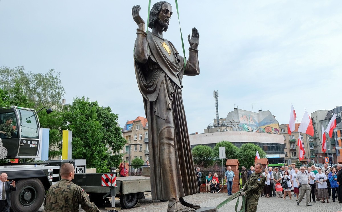 Ponad pięciometrowy pomnik Chrystusa w Poznaniu