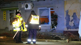 A ház fala is kiszakadt a migránsok hét áldozatot követelő mórahalmi balesetében – Megjöttek a helyszíni fotók