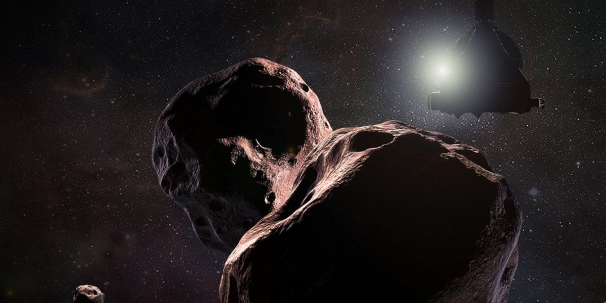 Ultima Thule mierzy 33 km długości i wykonuje jeden pełny obrót wokół własnej osi co ok. 15 godzin. Składa się z dwóch okrągławych obiektów - większego i mniejszego - połączonych przewężeniem. Na zdjęciu: wizualizacja Ultima Thule przygotowana przez artystę