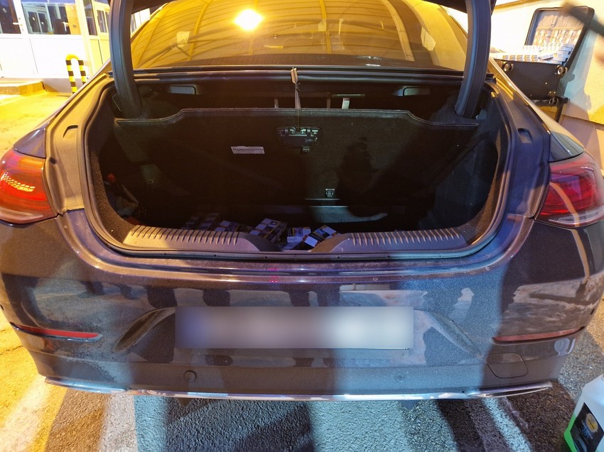 Pokušaj šverca cigareta preko granice