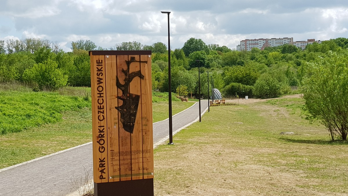 Niemal kilometr liczy ścieżka terenowa, która właśnie została otwarta na górkach czechowskich. Mieszkańcy mogą w pełni korzystać m.in. z ławek i placu zabaw. Przygotowano też wybieg dla psów. Park to element umowy zawartej między deweloperem i miastem.