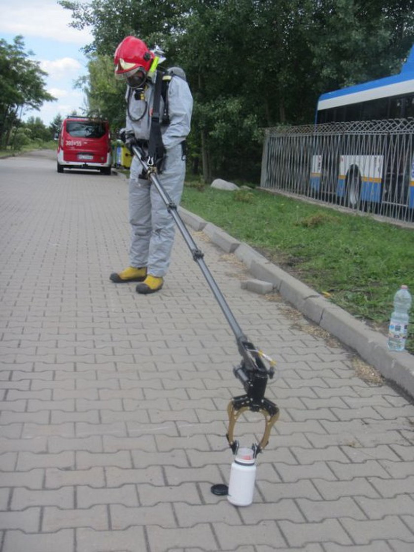 Ćwiczenia strażaków z zarożeń chemicznych