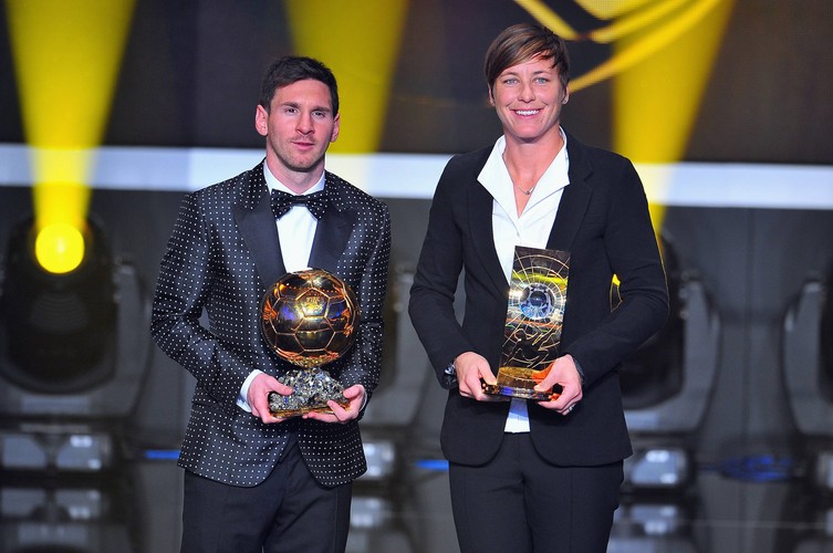 Najlepsza piłkarka świata poślubiła... koleżankę z boiska