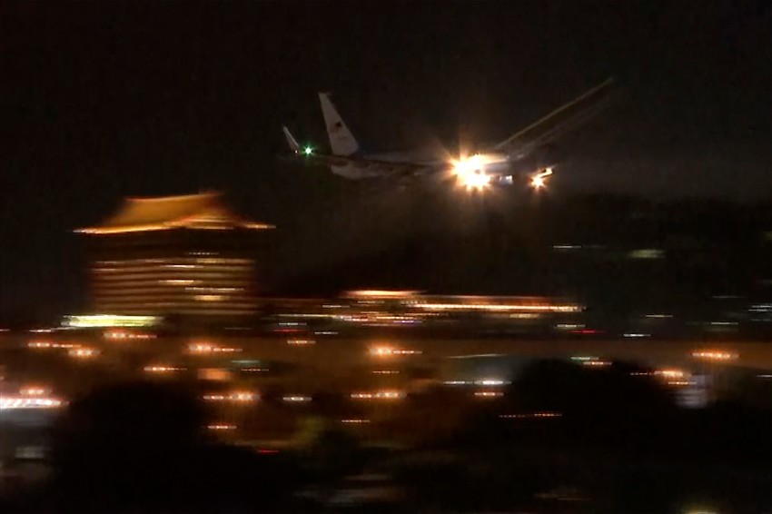 Avion Nensi Pelosi sleće u Tajpej