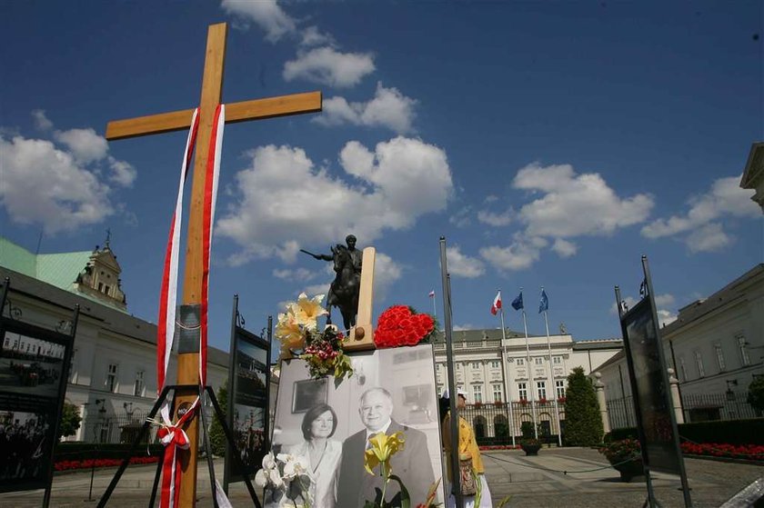 Krzyż nie pojedzie do Smoleńska. Nowe informacje