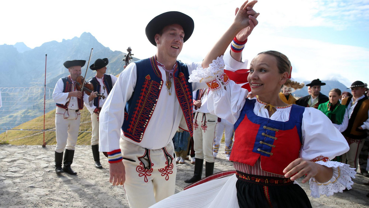 Między 18 i 26 sierpnia Zakopane stanie się istną wieżą Babel, a to za sprawą Międzynarodowego Festiwalu Folkloru Ziem Górskich. Kilkanaście zespołów z Polski i zagranicy powalczy o Złotą Ciupagę.