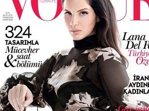 Unottan mutat melltartót Lana Del Rey