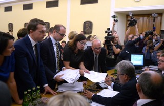 Komisja odrzuciła wnioski opozycji o odrzucenie projektu o SN w całości