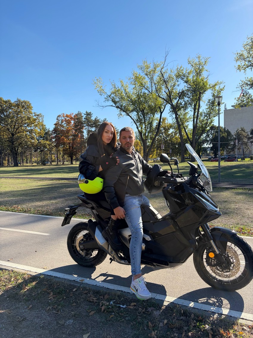 Marko Miljković kupio besnu mašinu, Luna sela na motor: "Zbog njega sam probala"